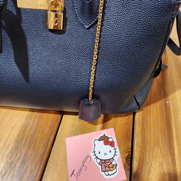 Louis Vuitton Milla MM - Picture 8 of 16